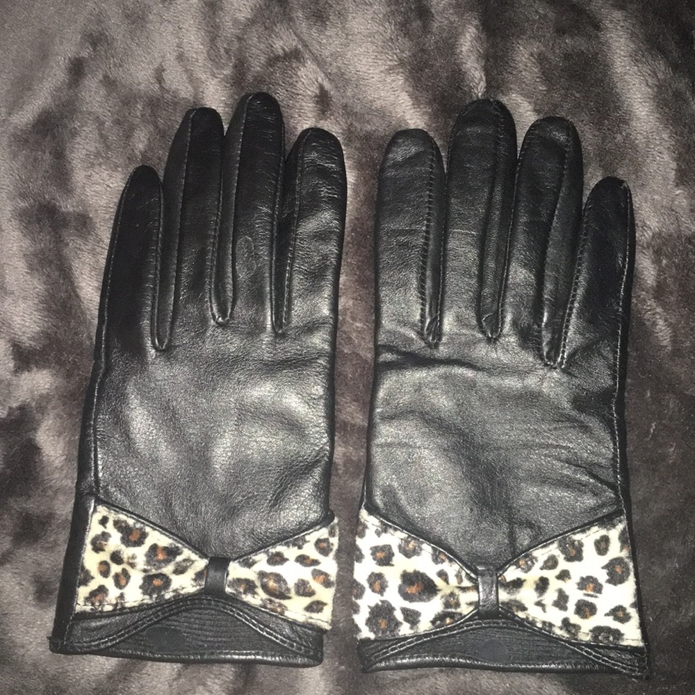 Cheetah faux leather gloves